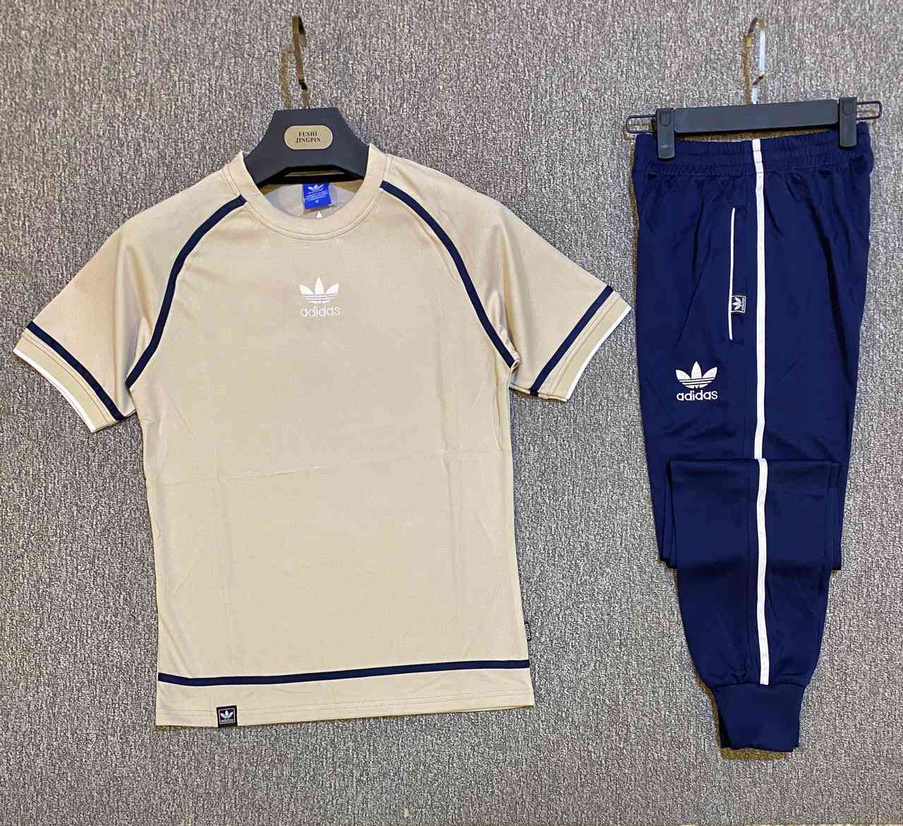 تنزيلات تنزيلات 

لحك شغل سيارتك و تعال 

تراك ستن   درجه اولى شرط 

القطعه فول 

السعر القطعه ب 12 الف 

موجود عندي غير موديل ب 10 

القياس M L XL XXL 

العنوان شرقاط قريه شكرا الشارع العام

***********

***********
