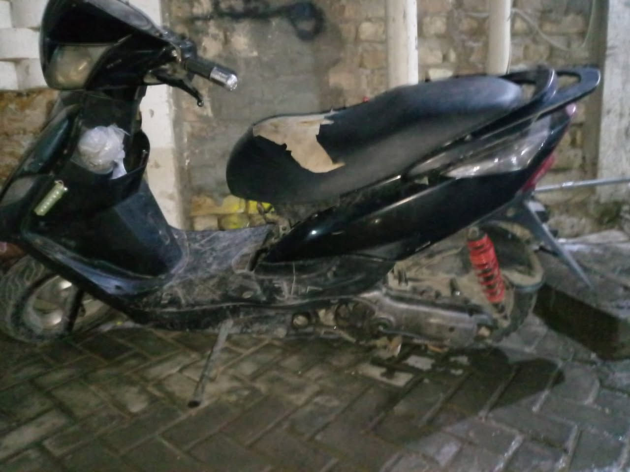 السلام عليكم دراجة ثعلب البيع شغالة بس الكلج المامي مفلش ابيعلك كوم حديد رقم ***********بس واتساب السعر 350 وبيهة مجال قليل
