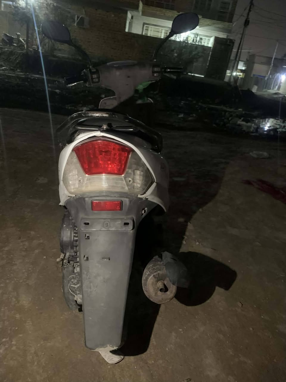 السلام عليكم دراجه ماكس منغولي للبيع  صارلي شهرين من متشريه عطله شي بسيط بس الدبل الامامي فاكس ومابي ستان نص مكسور كفرات تجاريه السعر خاص ***********
