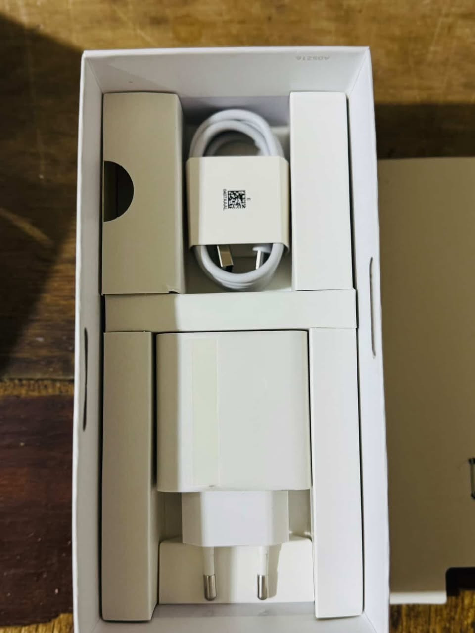 السلام عليكم
هونر X9C 5g. 
هونر اكس 9سي فايف جي 
بس مفتوح من الكارتون استخدام قليل كلش 
استخدام 4ايام 
ذاكرته 256
شاحنته ما مفتوحه 
ماخذينه كسر باكيت 
السعر ب 325وبي مجال قليل 
مكلف بل نشر 

هاذ راعي الجهاز ***********
