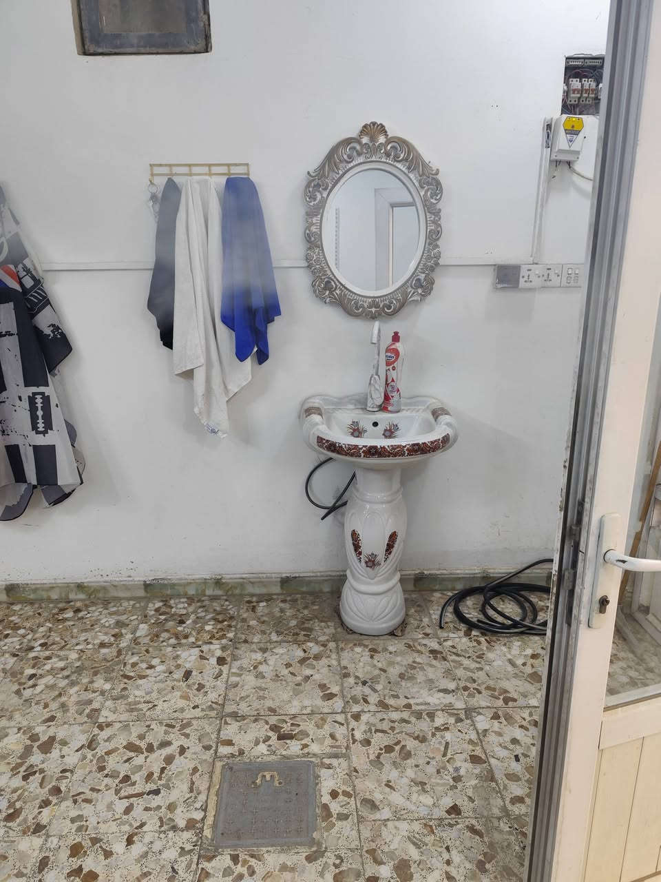 غراض حلاقه للبيع السعر خاص مكاني حله ورديه خارج ***********
