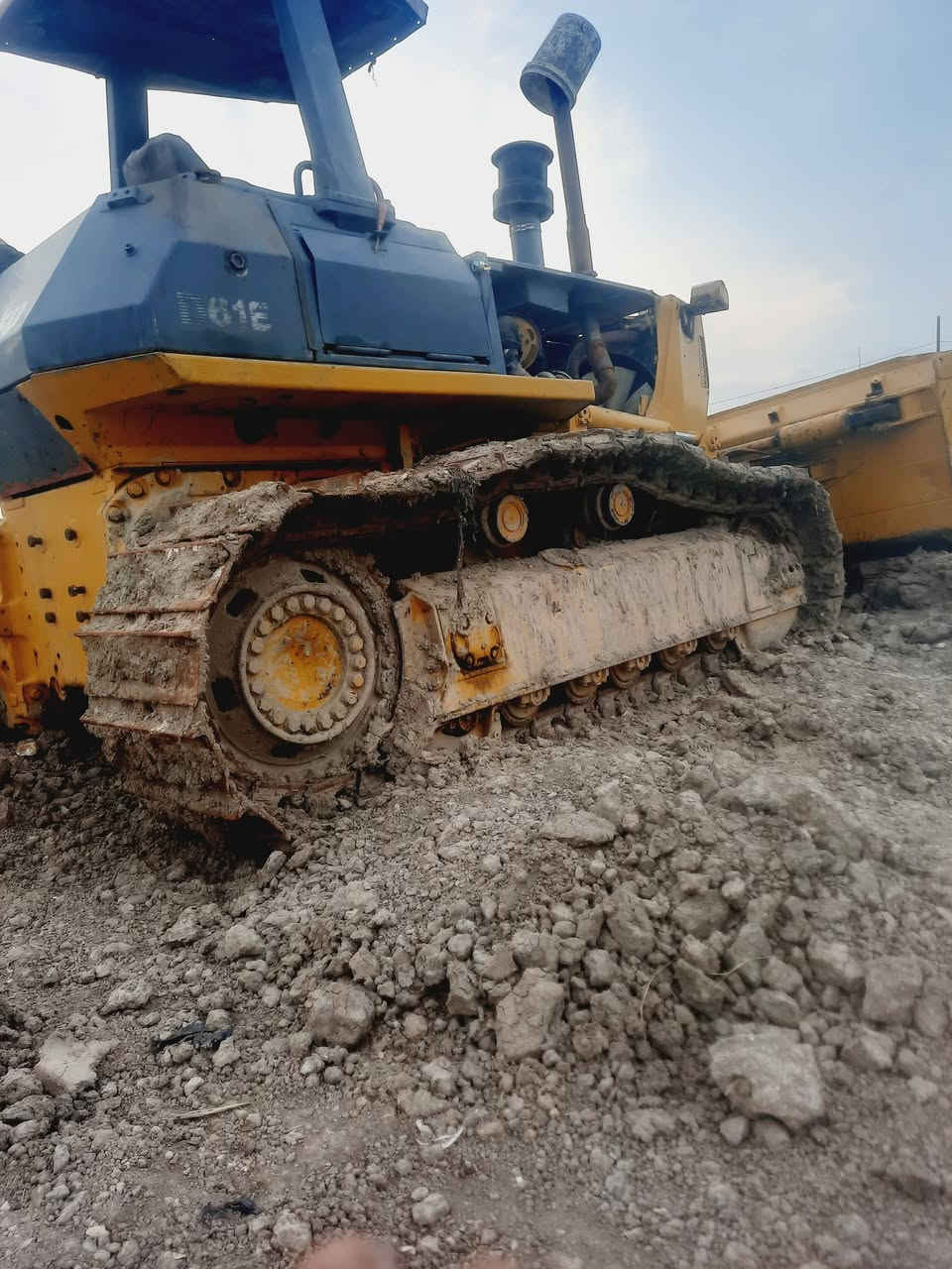 أسلام عليكم بلدوزر للبيع نوع كوماتسو موديل 2008 مكينة على وضع الشركة مملعوب بيهة كيلة دوارة السعر 150 بيع مستعجل مكان السماوة رقم المو بايل 
***********
***********
