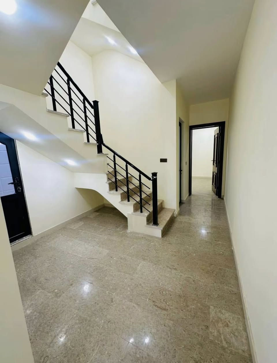 ١١٤ م #للبيع بناء حديث
مدخلين
يحتوي ع #استقبال #مطبخ #٤غرف نوم #خدمات
الموقع 📍حي التجار مقابيل جامعه الامام الكاظم 
للأستفسار آكثر الأتصال على الأرقآم 
***********
القريشي  للوساطة العقارية
