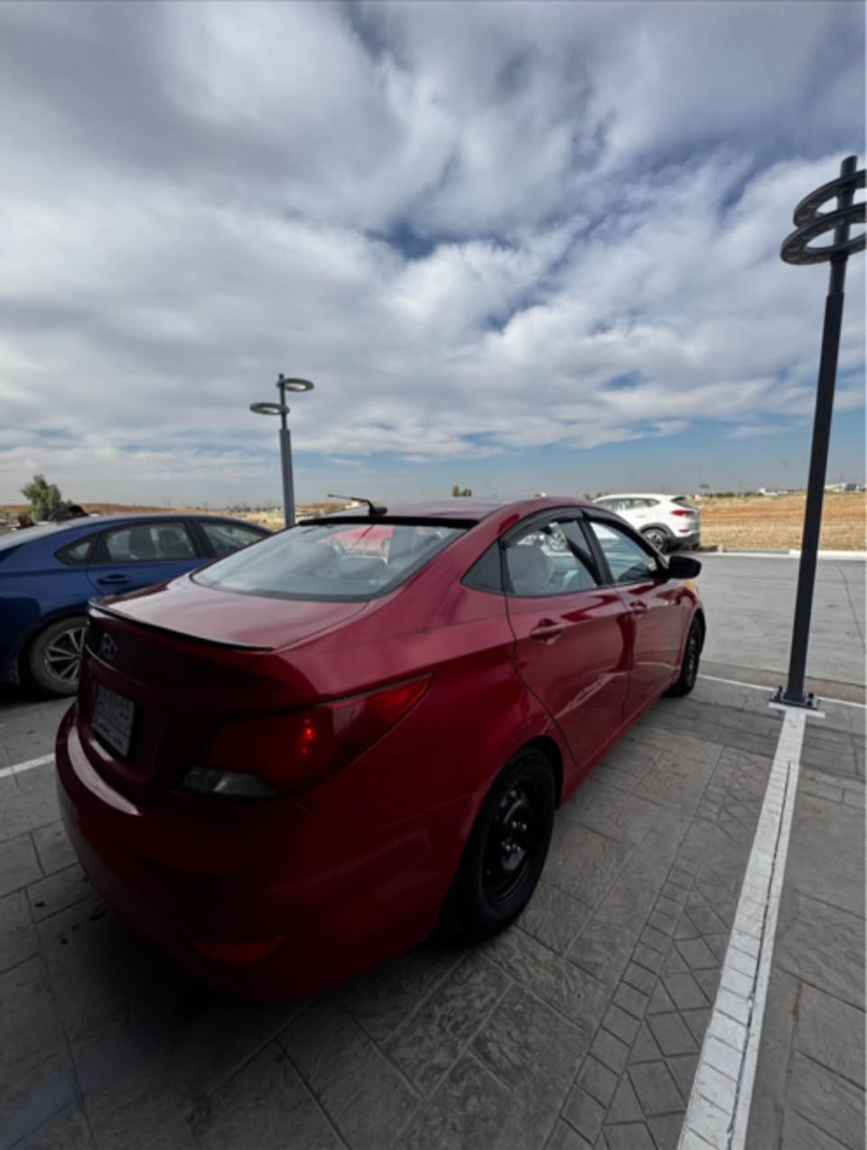 السلام عليكم
اكسنت 2016
السعر 107 وبيها مجال 
كير AT المرغوب 

محرك ١٦٠٠ شرط كير و محرك 

طخم تايرات جديد 

شاشة car play وكامرة خلفية
دمام خلفي 

حدادية كاملة من دسكات ودبلات وروطات مابيها اي نقص

السيارة وارد امريكي 

نظام ايكو و مانع انزلاق

ضرر باب السكند بي صبغ فقط ول باقي رصعات خفيفة

وسونار السيارة مرفوق بل صور

السيارة ما بيها اي نقص من كل النواحي 

كابون بيها وشرط تحويل

للمراجعة 

الرقم ( ***********)
