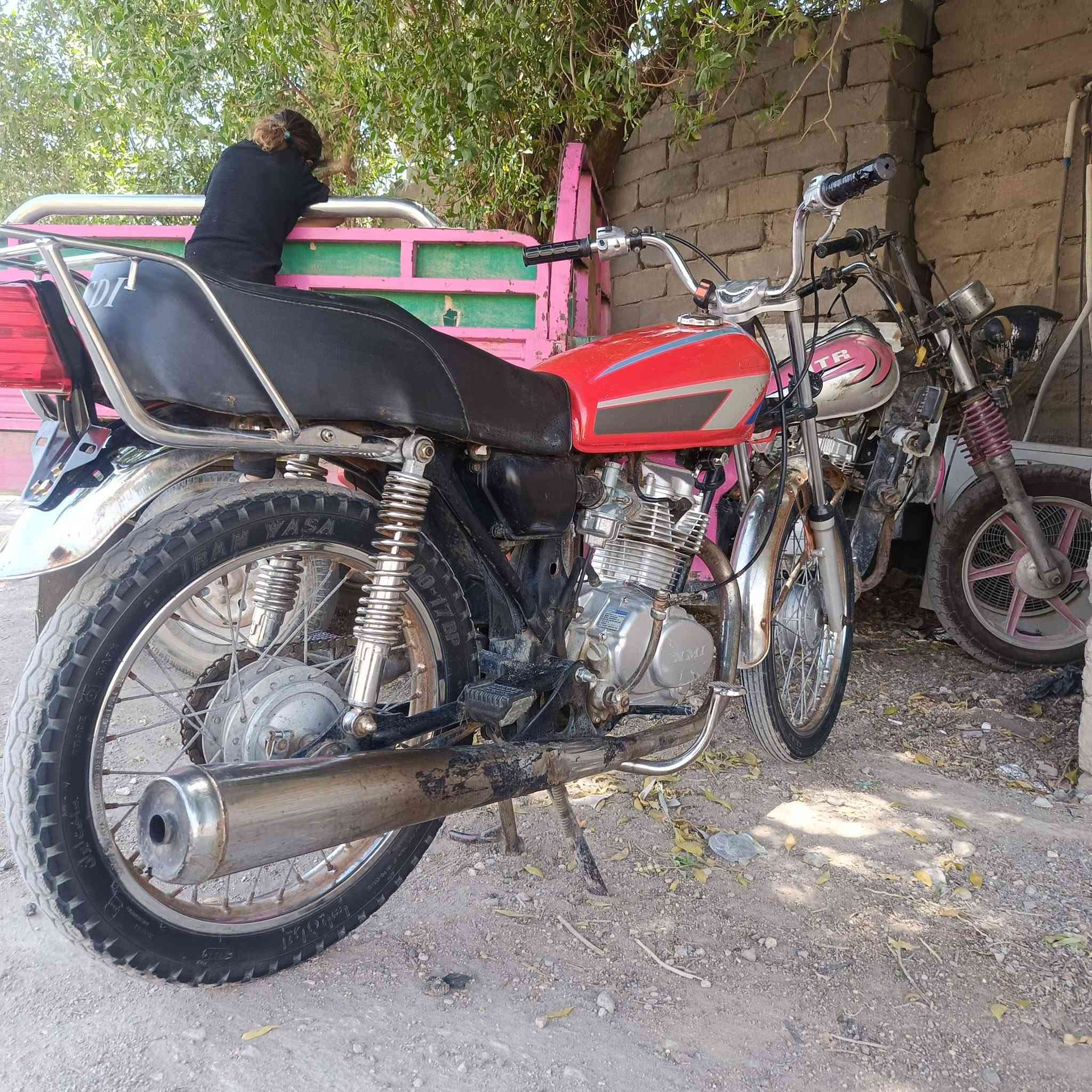 سلام عليكم دراجه نامه كلك كلك للبيع نضيفه دبلات جدد كهربايات شغاله السعر 375او بيه مجال مكاني سوك الشيوخ الفضليه رقم الواتساب ***********
