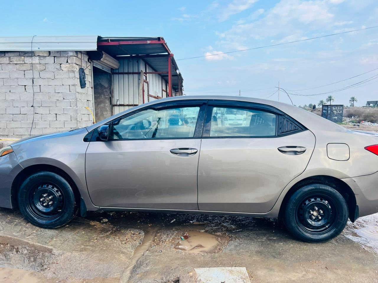 السلام عليكم 
كورلا 2018
وارد أمريكي محرك 1800 فئة SE كير محرك كفاله  تبريد ثلج كامل جديد تخم تاير 
بيها صبغ ثلاث قطع 
رقم بغداد دولي 
ماناقصها كلشي 
مكان السياره  بغداد  السعر 135وبيها مجال
تواصل *********** واتساب 
***********
