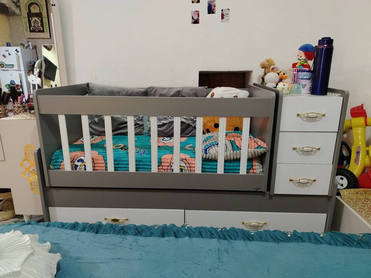 مرحبا
عندي هاي جرباية مال طفل ابني مينام 
بيها وأريد بيعها
والله خذتها ب٢٠٠ معادة دوشك
واريدها ب١٥٠ هيه ودوشك ول فراش كامل بيها ثنين صيفي وثنين شتوي عنوان غزاليه  
***********
