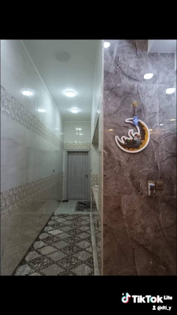 بيت للبيع حي المهندسين طابقين بناء درجه اولى المساحه 105م للاستفسار الاتصال بمكتب الحيدري او مراسله الصفحه ***********

