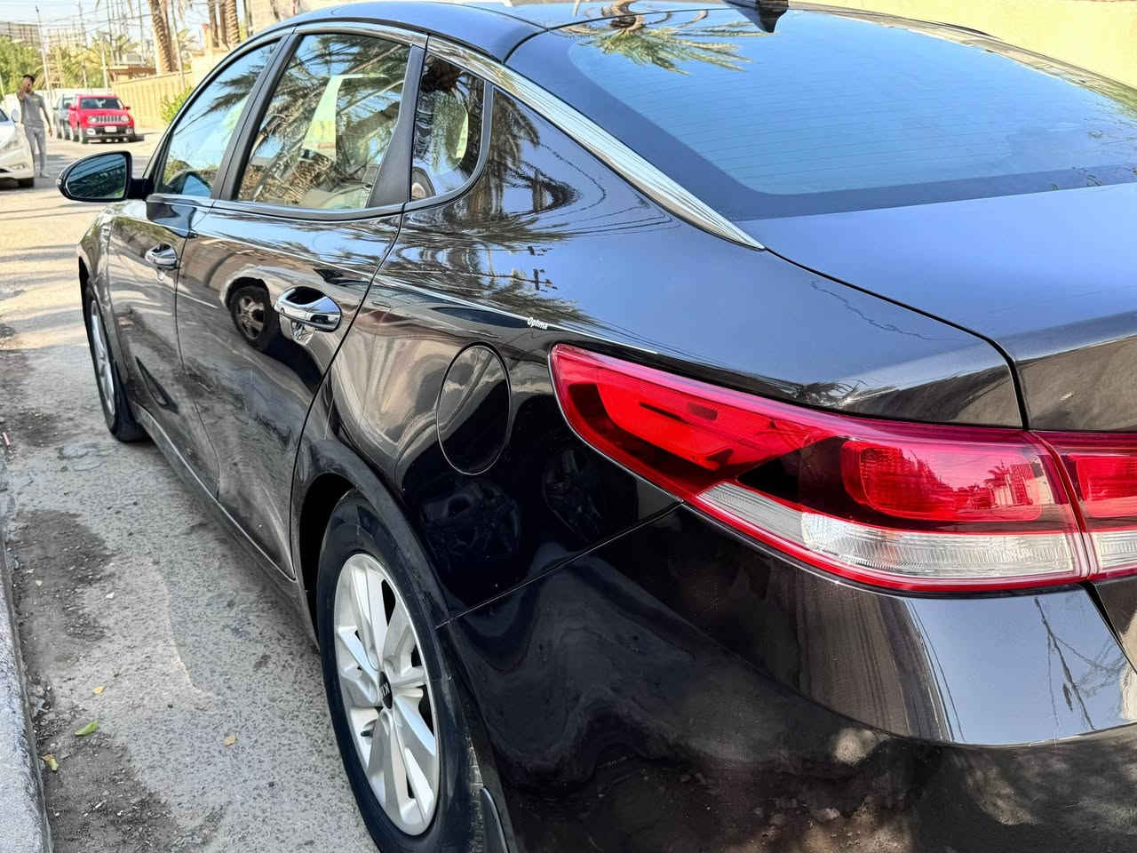 السلام عليكم 

كيا اوبتما موديل 2018 امريكي
محرك 2400 
مواصفات fe
رادار جانبي 
كامرا حساس بلادي 
شاشه كبيره تدعم كار بلي 
اشاير مري 
وباقي المواصفات معروفه 
السياره حادثها بسيط جداً بدون ايرباك 
حادثها سطحي بنيد فقط ...
السياره جاهزه من كلشي كير محرك  برغي ممفتوح ... حداديه تخم تاير تبريد كله جديد.
السعر125$
العنوان.. كربلاء المقدسة 
للاستفسار. ***********
