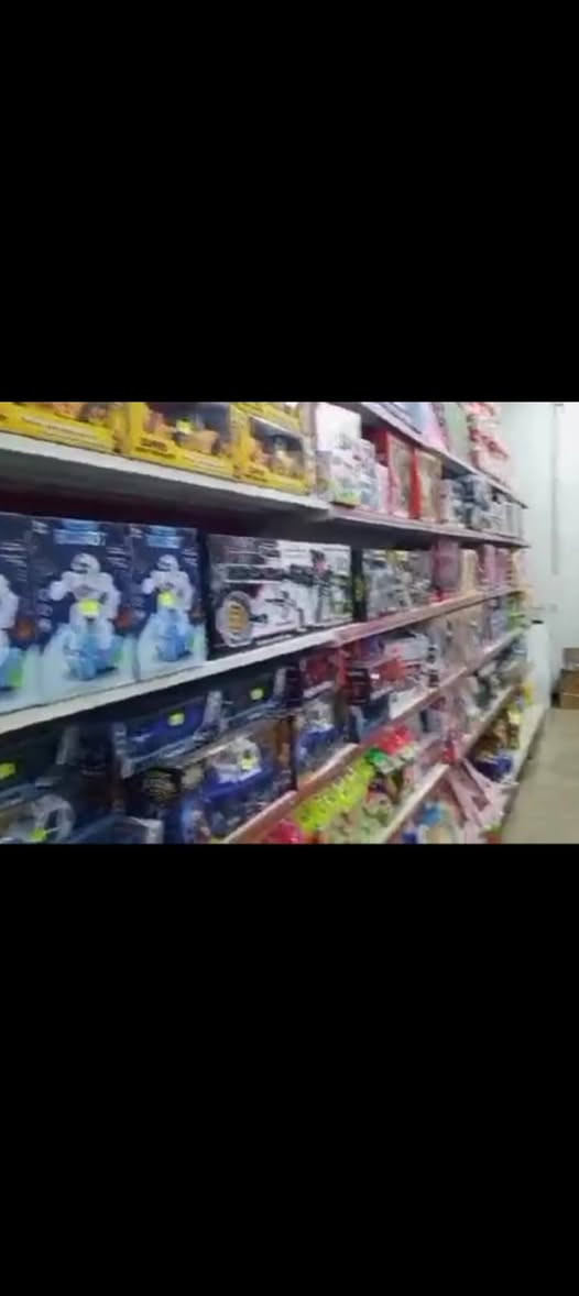 السلام عليكم عندي بضاعه والرفوف الباترينات وسفينه تصفيه مال مجمع كلشي وكلاشي العنوان بغداد المعالف سوق التراث ***********
