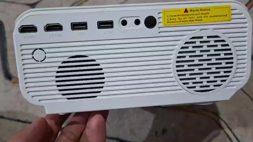 للبيع مكاني بابل ماكو توصيل سعر 80 هذا الجهاز هو جهاز عرض أفلام   (Movie Projector)، ومواصفاته الرئيسية هي::
الدقة: 1080 بكسل Full HD.
الاتصال: يدعم شبكات واي فاي 5G/2.4G.
الميزات: خاصية مرآة الشاشة (Screen Mirroring) وجهاز تحكم عن بعد.1080 Full HD: 1080 عالي الدقة بالكامل
MOVIE PROJECTOR: جهاز عرض أفلام
1080P FHD: دقة 1080 بكسل عالية الدقة بالكامل
5G/2.4G WIFI: واي فاي 5 جيجا هرتز/2.4 جيجا هرتز
SCREEN MIRROR: مرآة الشاشة
REMOTE CONTROL: جهاز تحكم عن بعد


**إذا كنت صاحب هذا الإعلان وتريد حذفه لأي سبب، رجاءا أرسل رسالة إلى الدعم الفني**