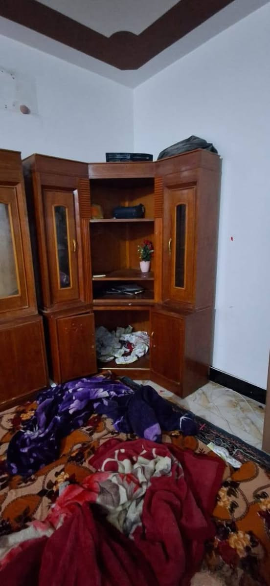 غرفة نوم بدون كنتور نضيفه السعر 375 وبيها مجال كاونتر السنك مرمر السعر 175وبي مجال مكلف بالنشر رقم صاحب الغراض***********
