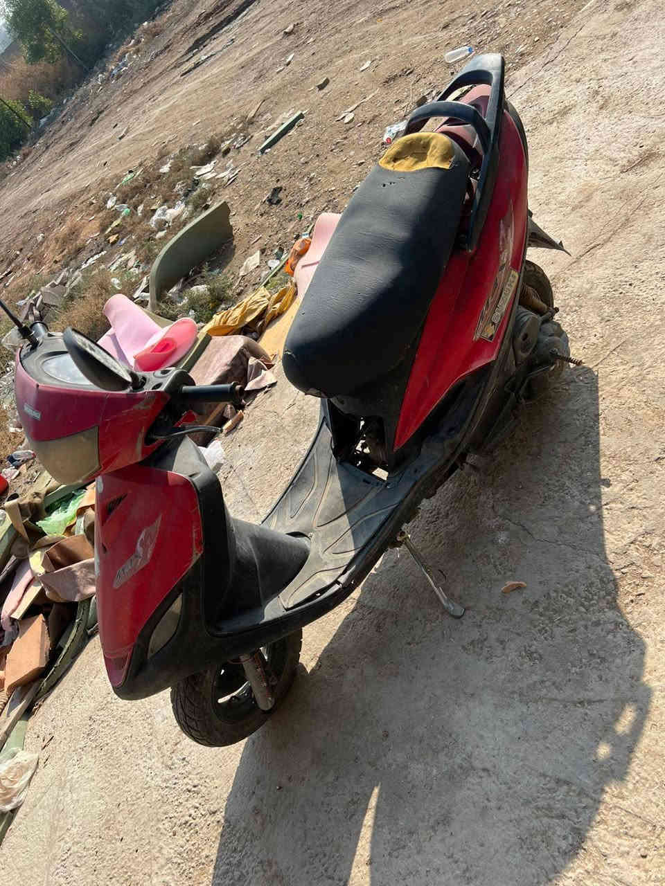 السلام عليكم دراجه ماكس للبيع شغاله بس متروكه دراجه حلوه ونضيفه السعر ٢٥٠ مكاني البياع حي الرساله الاوله *********** بيه مجال
