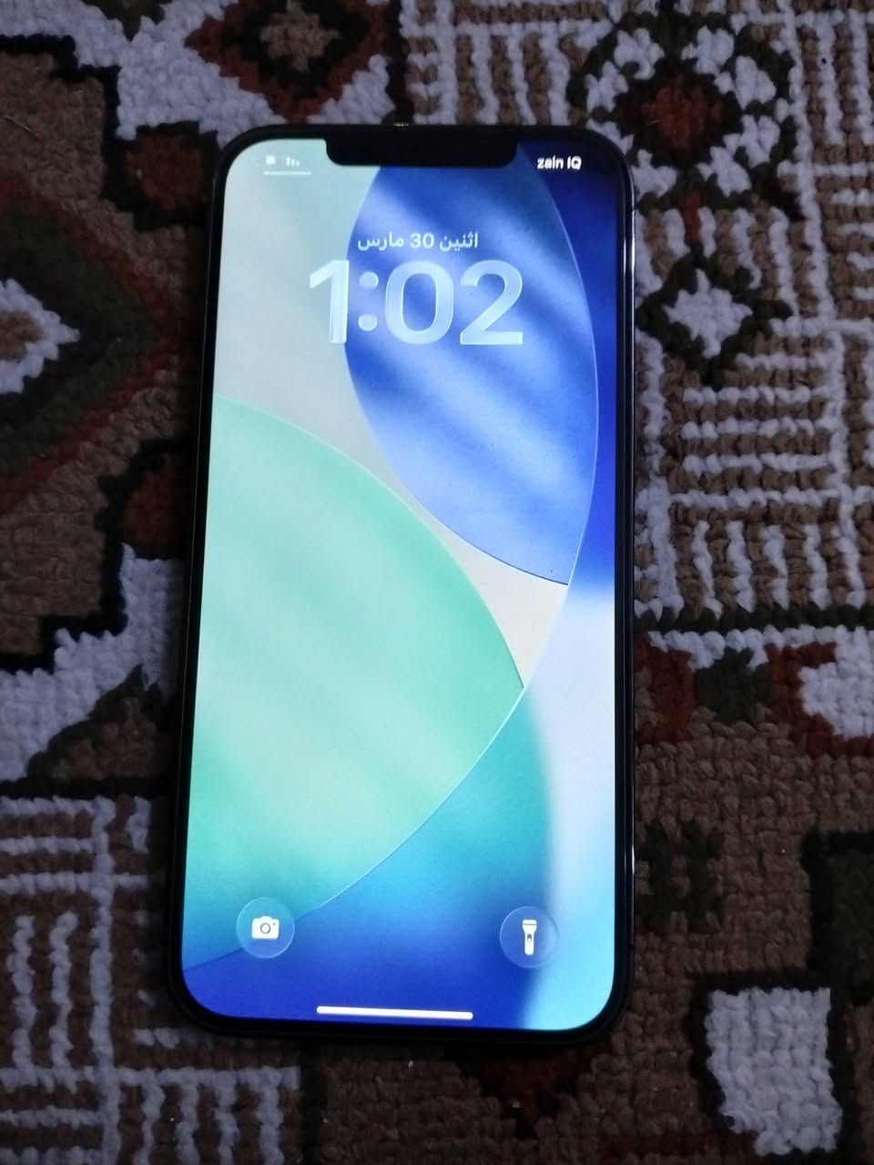 مرحبا ايفون 12برو ماكس
ذاكره 256
بطاريه71 
سعره 425 
فقط الكامره بيه ملعب يرادله صيانه ارسلك مقطع يخص ملعب الكامره 
***********
