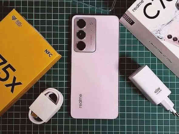 الاقوى والانسب 
ريلمي C75x 

مقاوم للكسر ومقاوم للماء والغبار 

🦾المعالج: ثماني النواة Helio G81 Ultra تكنولوجيا 12 نانو
📦 التخزين / الرام: 256 / 8 GB 
🎥الكاميرا: خلفية 50 م.ب. / امامية 5 م.ب.
📺الشاشة: 6.67 بوصة بدقة HD+ بها ثقب صغير
✅نظام التشغيل: اندرويد 15
🔋البطارية: 5310 مللي أمبير

متوفر الان في مركز السلطان فون  العنوان واسط نعمانيه شارع الكراج قرب مجمع المعمار للاستفسار ***********
