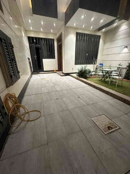 السلام عليكم للبيع دار سكن VIP مساحته 180م ( سند مستقل)
الواجهة 6٫60مٌ النزال 30 بناء حديث فول درجى اولى ملكي
( مؤثث بالكامل ) نظام اوربي محتوياته كراج سيارة + حديقة + مطبخ واستقبال سويت + حولي كبير + مناور عدد 2 + خدمات +4غرف نوم نظام سويت +حديقة صباحيه ارضيه مرمر سيراميك اسباني ابواب تركيه شبابيك المنيوم سلايت انارة مخفيه لد 
📍الموقع حي البنوك خلف الفتلاوي مقابيل الدار لايوجد جار
للأستفسار الاتصال على الرقم ***********
