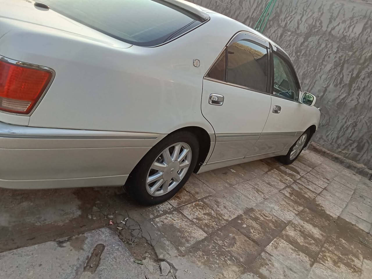 ملكه مكفوله من تبديل وصبع وضربه  ٢٠٠٣ مدفوع كمرك وضريبه. وهزه باقي. فقط الرقم. للبيع. ديفور صغير. تم تبديل  محرك وكيره تعب  عليه كير ابدله سعر. ٩٥.قفل. او مراوس بسياره  *********** فقط شراي رجاء. يعلق
