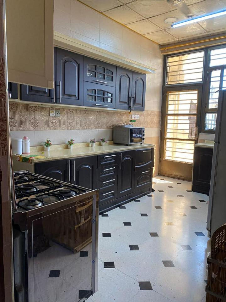 السلام عليكم
دار للبيع في حي المهندسين زراعي ٢٥
المساحة ١٥٠ متر
واجهة ٧ نزال ٢١
يحتوي على استقبال ومطبخ وهول معزول عن الدرج
وغرفة نوم ٤في ٥
 وصحيات داخلية وخارجية
وترك عدد ٢ 
البيت ع الشارع الرئيسي 
مقابيل مجمع القادسية 
للأستفسار المراسلة على الخاص
او على الرقم ***********
