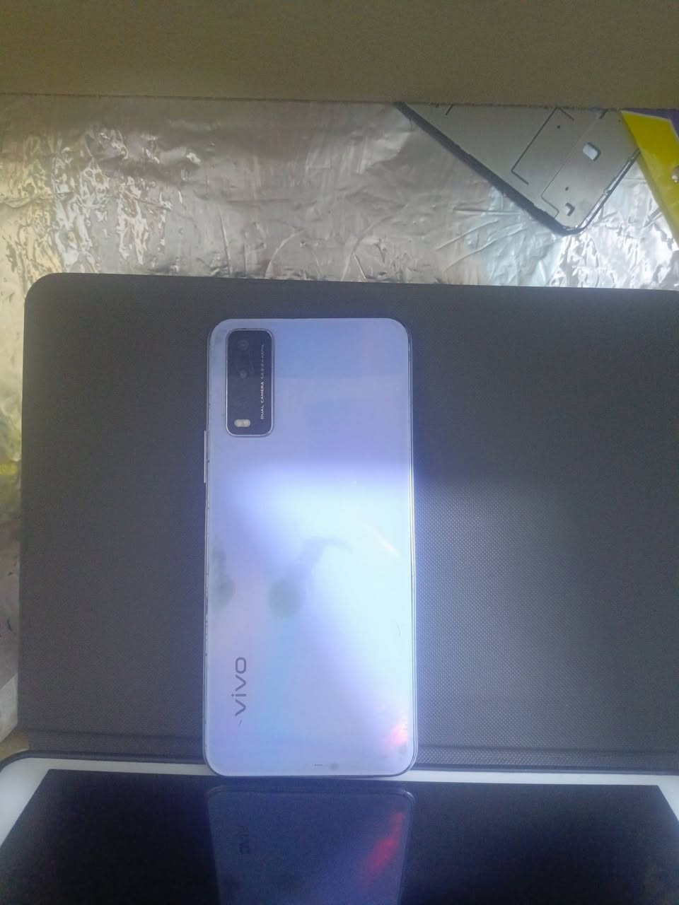 vivo y20 
فقط كامرة الوجه لا تعمل وشغال كامل 
السعر 35 الف 
والتوصيل 5 لجميع المحافظات 
***********
