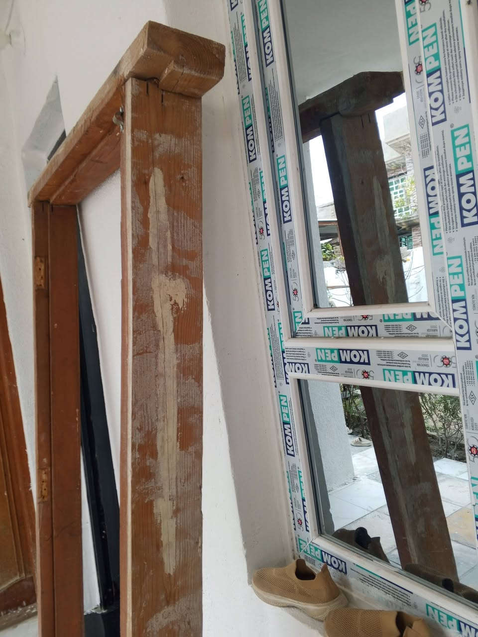 للبيع 4 بوب خشب درجه اولى
مصبوغات وجاهزات العرض 90سم والطول 190سم 
بسعر كلش مناسب  
الاتصال على الرقم ***********
