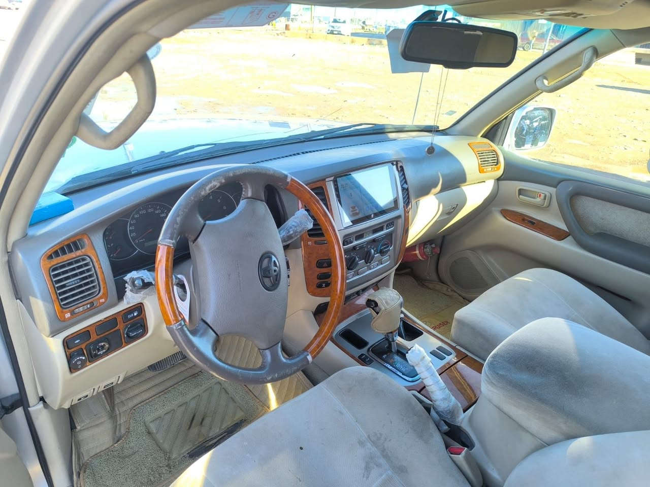 السلام عليكم
مونيكا 2007 GXR فول مواصفات
السياره كلش نظيفه گير ومحرك واكسن بشرط
السياره بدون نواقص 
صفحة اليمين كامل صبغ بيها طخ بسيط
السنوية والهزه والارقام كلها جديده
السياره بيها منظومة غاز ايطالي 100 لتر
طخم تايرات جديده 
سعر البيع.        187$ وبيها مجال بسيط
عنوان السياره موصل . برطله
***********
***********
