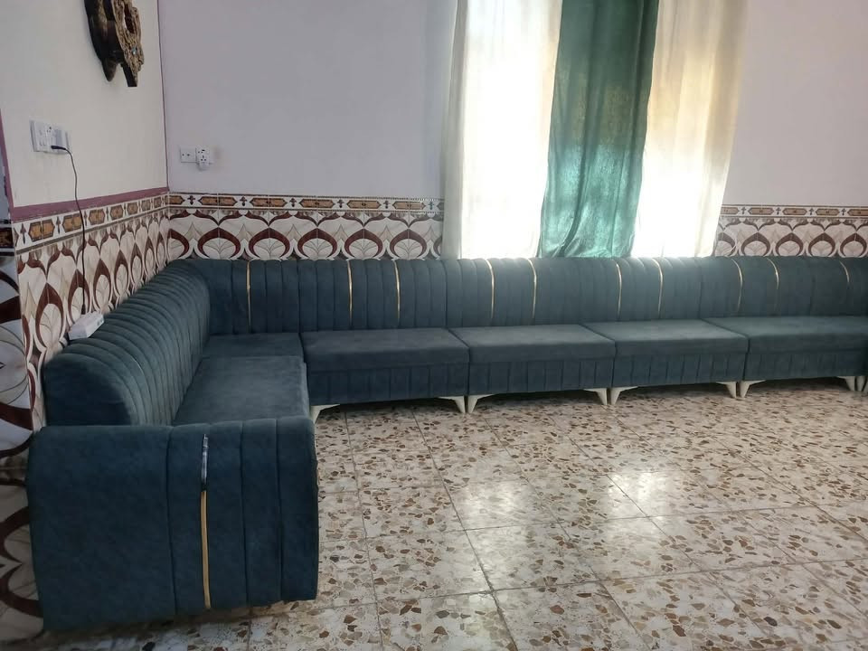 ديوان للبيع ١٦ مقعد ١٠متر طول ب٣٥٠ الف مكاني طويريج عل الشط للتواصل ***********
