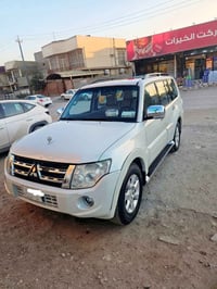 باجيرو حبتور 2014 بيه باب مبدل والدوسه مال الجنطه  بيه كسر صغير من الط...