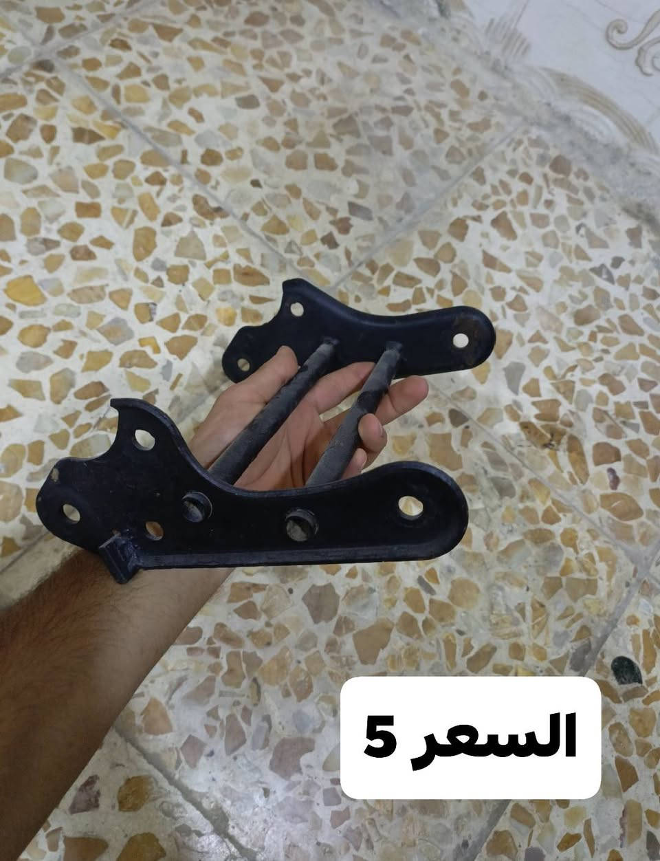 سلام عليكم غراض ماكس
لحيه + ترايش عدله 
قبق كور nsy اصلي 
صمونات كور تيتانيوم اصلي 
شيالات بلاد + رياضي 
حله مركز مدينه 
***********
