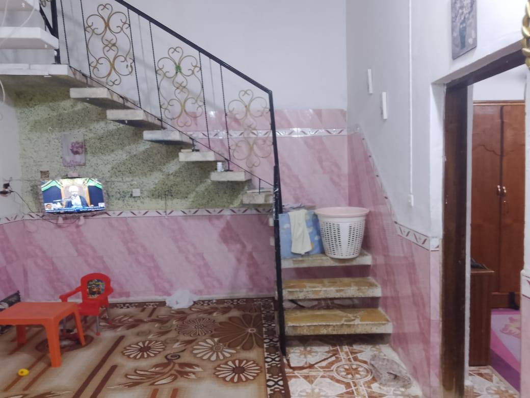 ياالله
سلام عليكم
البيت الببع طابو صرف
مساحه((150)) متر
الماجديه شارع الملعب خلف مدرسة مكه
يحتوي البيت على استقبال وصاله
وغرفتين نوم ومطبخ وصحيات داخليه 
وصحيات خارجيه ومنور وساحه
استفسار اتصل ((***********))
