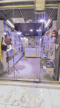 محل موبايلات للبيع لعدم التفرغ المحل كامل من كل التفاصيل غير مشمول بلك...