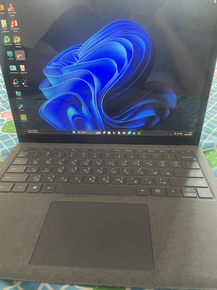 السلام عليكم
Surface laptop 3 (like new)

Screen : 13.5 inch 3k لمس
CPU : Core i7-1065G7 المعالج من الجيل العاشر
Ram : 16 GB الرام
GPU :Intel®️ Iris™️ Plus Graphics 8Gb كرت الشاشة
Hard : 512 SSd الهارد
Windows 11 pro اصلي

وزن اللابتوب : 1.2 كيلو غرام 🪶
 نظيف وممستخدم هواي 
السعر: 550 
مكاني ديوانيه ***********
