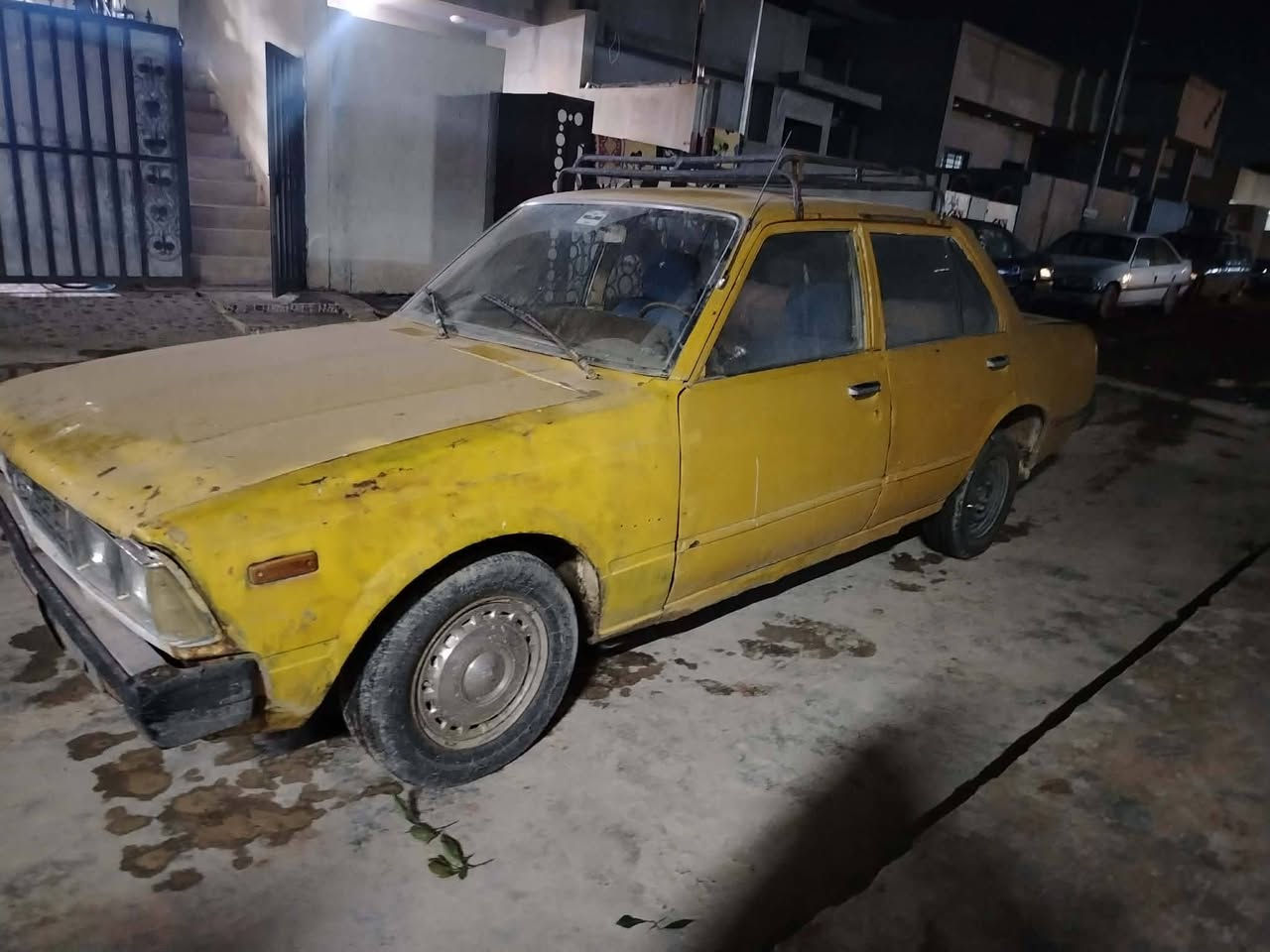 سياره كورونا محرك نظيف اوتوماتيك سياره اي عب ما بيها كهربائيات شغاله تخم تاير كامل دفتر بنزين موجود سعر 1,700 بيها مجال كركوك حي بدر سياره اي عيب ما بيها سلف واحد.   ***********
