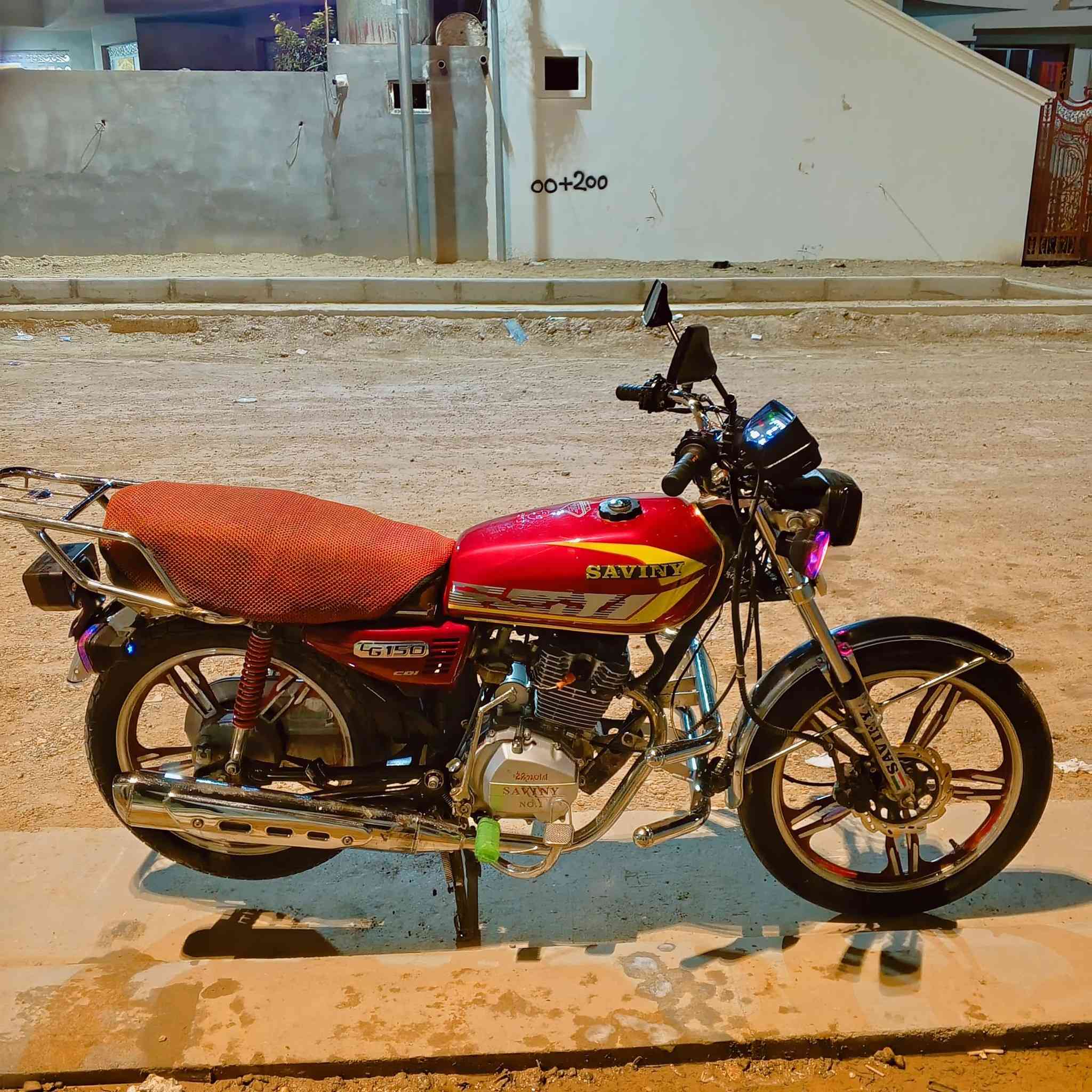 موطور سيفان موديل 2021محدث 2024 نظافه فول كهربائيات كله شغاله بي وراق سعر650وبي مجال تواصل على هاذ رقم*********** رمادي خمس كيلو
