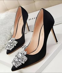 اخر قطعه • قياس ٣٩ • يلبس ٣٨