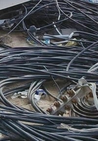 عندي ضفاير 120 ٤ خطوط مستعمله و الي يريد اعمده اسلاك  او عنده عمل يتصل...