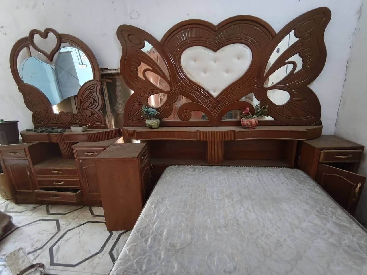 سلام عليكم غرفه صاج كامله للبيع ب 550 وبيها مجال بسيط استفسار ***********
