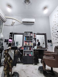 محل حلاقة • متكامل • حي البقاع