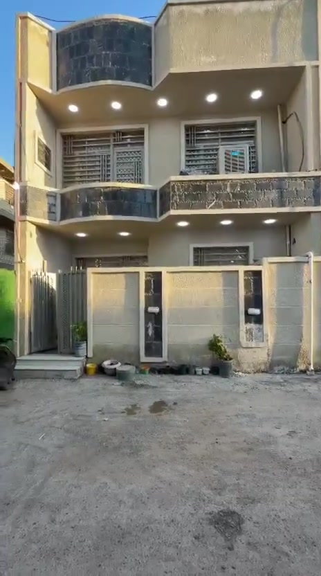 🏡 دار للبيع – موقع مميز
السلام عليكم ورحمة الله وبركاته

🔹 المساحة: 75 متر
🔹 الموقع: الخطيب الزراعي – شارع الشركة (الشارع المقابل للملاعب، الفرع السابع على اليمين)
🔹 المنطقة: كاع حجي ناصر

📐 الأبعاد:
 • الواجهة: 7.40 م
 • النزال: 10.25 م

🏗 التفاصيل:
✔️ بناء حديث 2025 (مسكون لمدة شهر واحد فقط)
✔️ طابقين جديد بالكامل
✔️ مدخلين (طرمة) + صحيات
✔️ استقبال ضيوف
✔️ مطبخ
✔️ 3 غرف نوم
✔️ 3 صحيات
✔️ منور (ترك)
✔️ بلكونة مطلة على غرفتين
✔️ مخزن

📞 للاستفسار:
واتساب أو خاص
***********

✨ فرصة مميزة لسكن عصري ومريح
