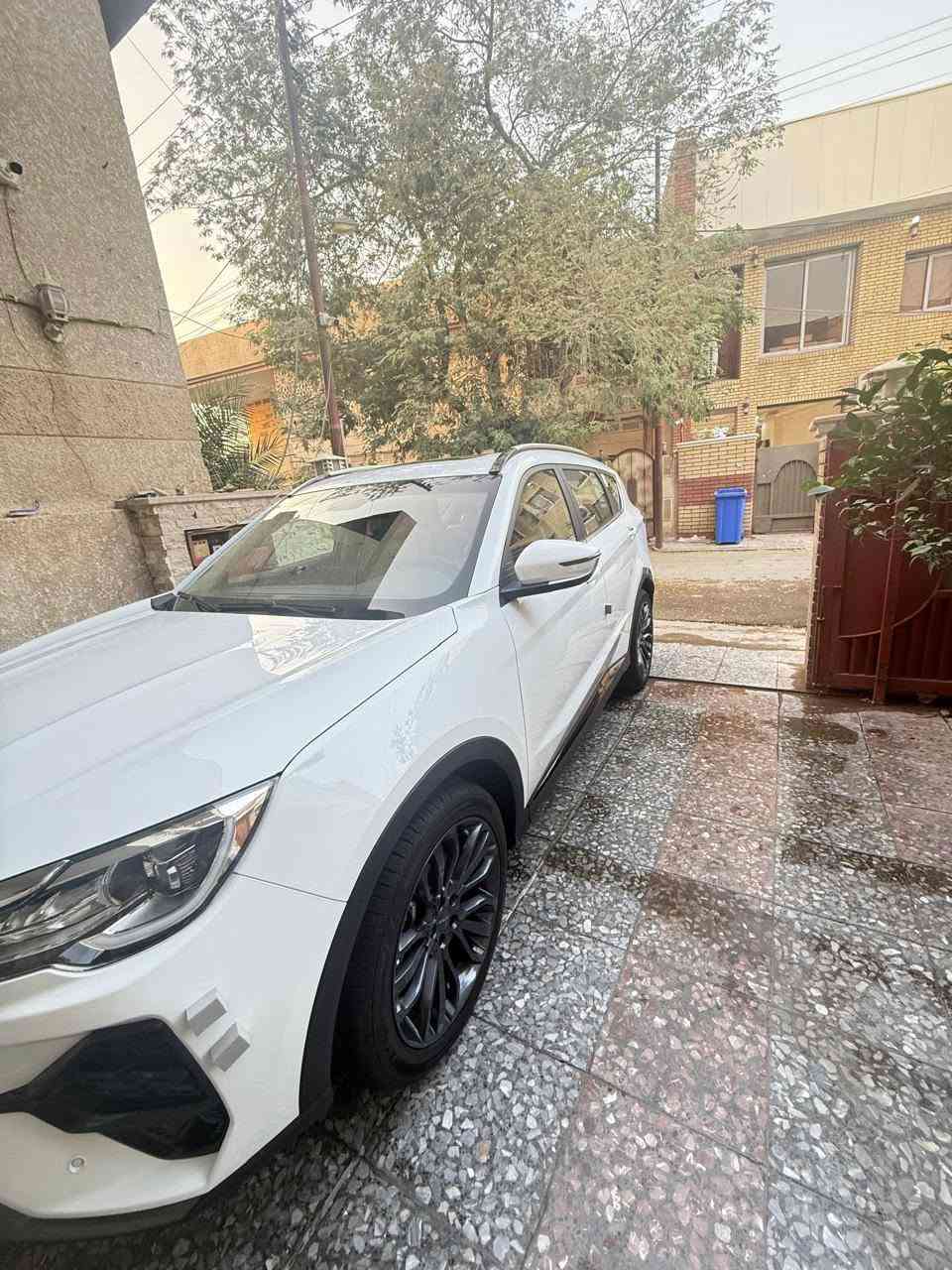 السلام عليكم
جيتور X70 موديل ٢٦ وكالة هارلم ماشيه 10 الف فقط
رقم بغداد بأسمي
فول مواصفات بنوراما من جلد من اربع كاميرات وحساسات ومري شفط 7راكب
 بيها مكانين بارد بالجاملغ الامامي والصندوك الخلفي
 ورصعه صغيره بالباب الامامي
 وتكحيل بسيط بالدعاميه الاماميه 
مكاني بغداد الدوره سعرها 22,500 مليون وبيها مجال حك الجيه شي بسيط جدا اخوان السياره جديده سبب البيع هو هذه الطخات البسيطه الصارت بيها لان حجمها ما يناسب الوالد
***********
