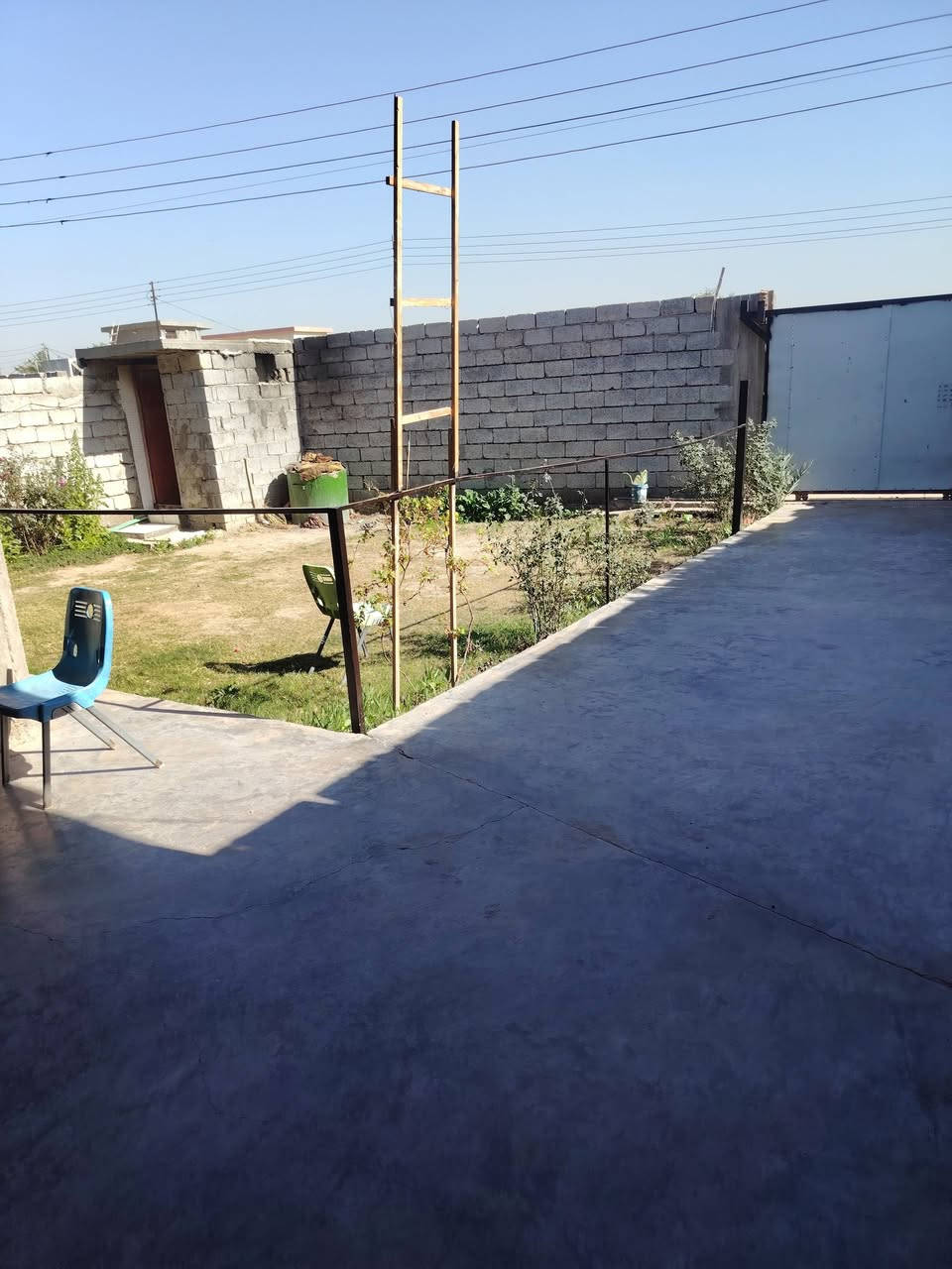 بيت للبيع مساحه ١٨٠ متر ولارض ٣٨٠ متر زراعي
موقع التاجي قريه عواد الحسين
على شارع ٨ متر قرب السوك
يحتوي على ٢ غرف نوم ومطبخ خارجي وداخلي
استقبال وصاله
الأرض داخله بكتاب الطابو
للاستفسار
***********
