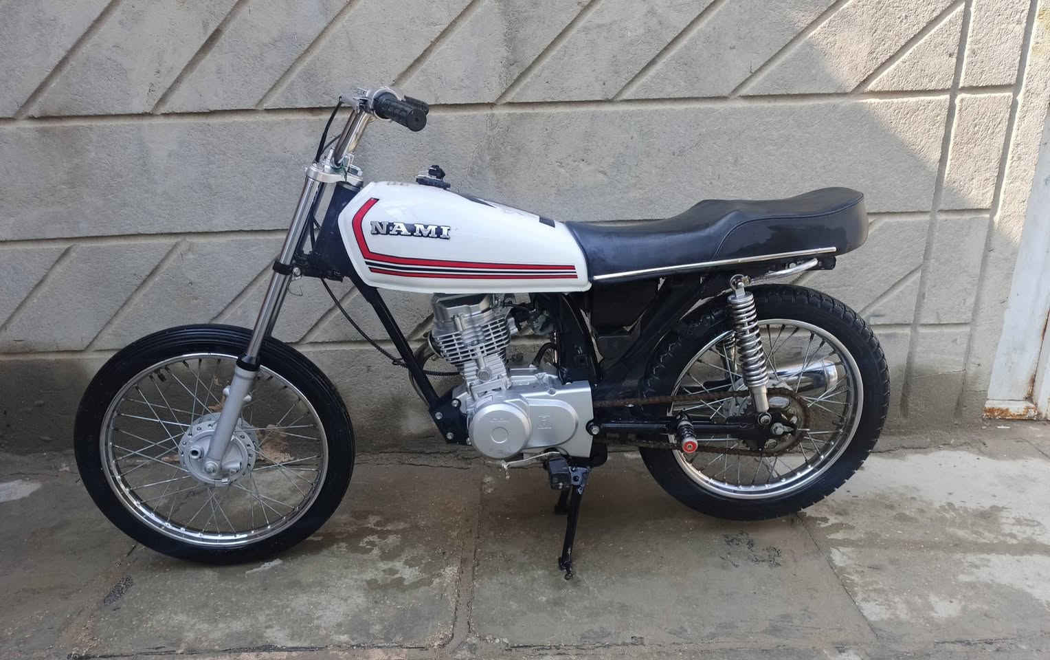 السلام عليكم دراجه للبيع تعمير 25 مكينه نامه اصلي كلك كلك  لدراجه سعرها 550مكاني ناصريه مركز ***********
