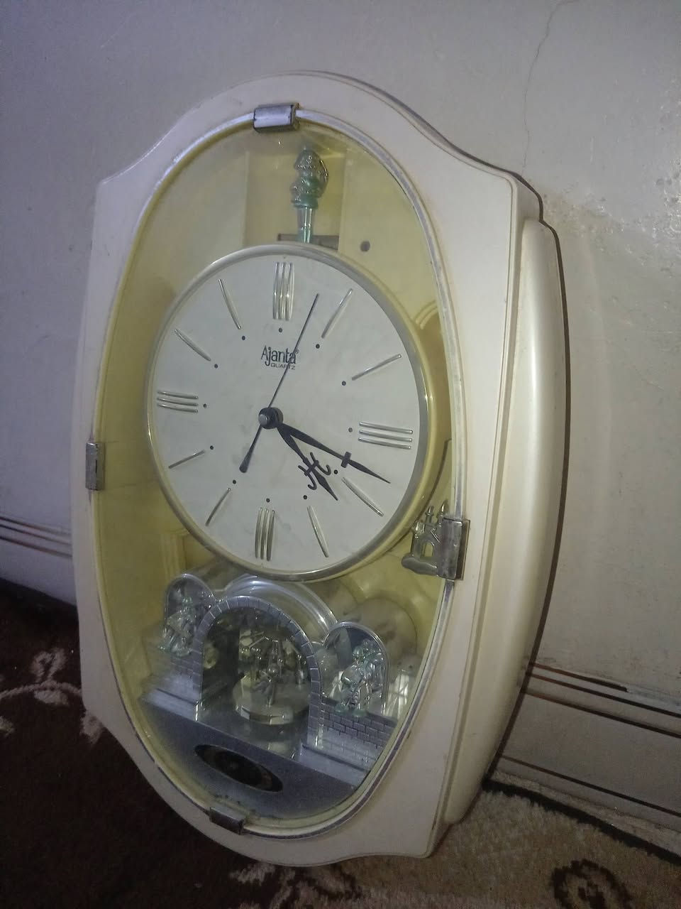 ساعه انتيكه قديمه للبيع ***********
