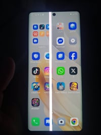 قيم واخذه الجهاز كلش نظيف خط بالشاشه بس الشاشه طبيعيه وتلمس وكل تعليق ...