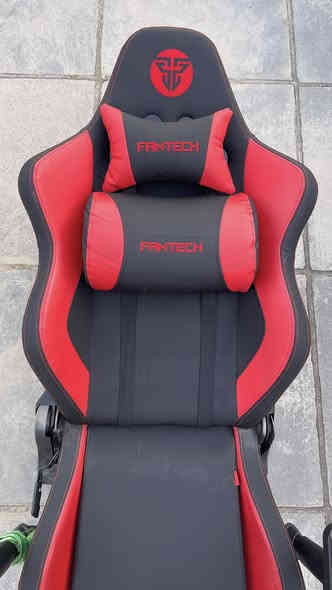 🔥 للبيع: كرسي گيمنك احترافي من Fantech (لون أسود وأحمر مميز) 🔥

 * الماركة: Fantech.
 * الحالة: مستخدم 
 * اللون: أسود وأحمر رياضي.
 * المادة: جلد بولي يوريثان (PU Leather) عالي الجودة وسهل التنظيف.

 يتميز بتصميم مقعد سيارات السباق (Racing Style) لتوفير أقصى درجات الدعم للجسم أثناء الجلوس الطويل.
 يتضمن وسادة للرقبة ووسادة لدعم أسفل الظهر (Lumbar Support) قابلة للتعديل والإزالة.
 * إمكانية إمالة الظهر بزاوية كبيرة تصل إلى [اذكر الزاوية التقريبية مثل 180 درجة أو 150 درجة] للراحة والاسترخاء.

   * ارتفاع الكرسي قابل للتعديل (مكبس هيدروليك Class 4).
   * مساند ذراعين قابلة للتعديل.
   * وظيفة تأرجح مريحة.

 * السعر 110 الف 

الموقع بغداد للتواصل ***********
