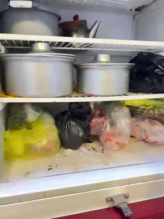 ثلاجه جديده تجميد فول حجم ٢٥ قدم مكان شعب ***********
