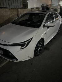 اخوان للبيع كورلا 2024 ماشيه 39 الف علامة الزركة فول مواصفات عدا الكشن...