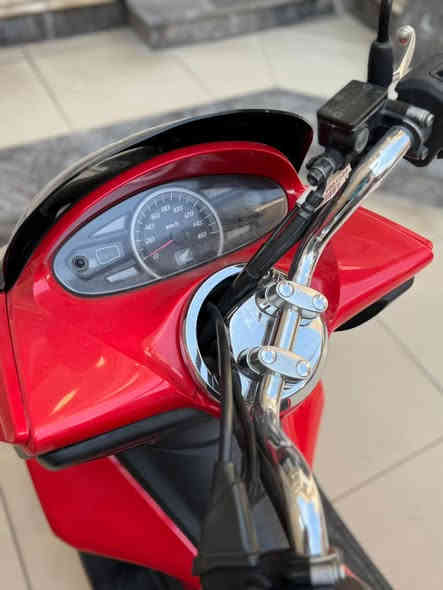 بي سي اكس 1500cc جديده جداً برغي ممفتوح بيها 
صدر جديد 
كشر جديد
ستاند كهربائي 
الدراجه فول 
مكانها بغداد المنصور
***********
السعر 16 ورقه
