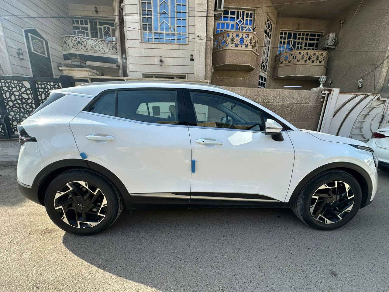 السلام عليكم سبورتج ٢٣ خليجي  باسمي بغداد مشروع وطني رقم انكليزي مكفوله من الضربه والصبغ بيه باردقليل ماشيه  ٤٩  الف
المواصفات
بصمة تشغيل 
بصمة ابواب 
تشغيل عن بعد 
تحكم بالجام عن بعد
لايت ماطور
لدات امامي خلفي
مخارج شواحن بالكشنات
كامره خلفيه
حساس امامي خلفي
شاحن وايرلس
شاشه كار بلي 
كاميرا خلفية
مود درايف مع اربع مودات قياده
نضام نزول المنحدرات
مانع انزلاق اشاير بالمري  
السعر 222وبي مجال هواية🙂  للاتصال ***********8
مكان السياره بغداد حي العلام قرب شركة الببسي .
