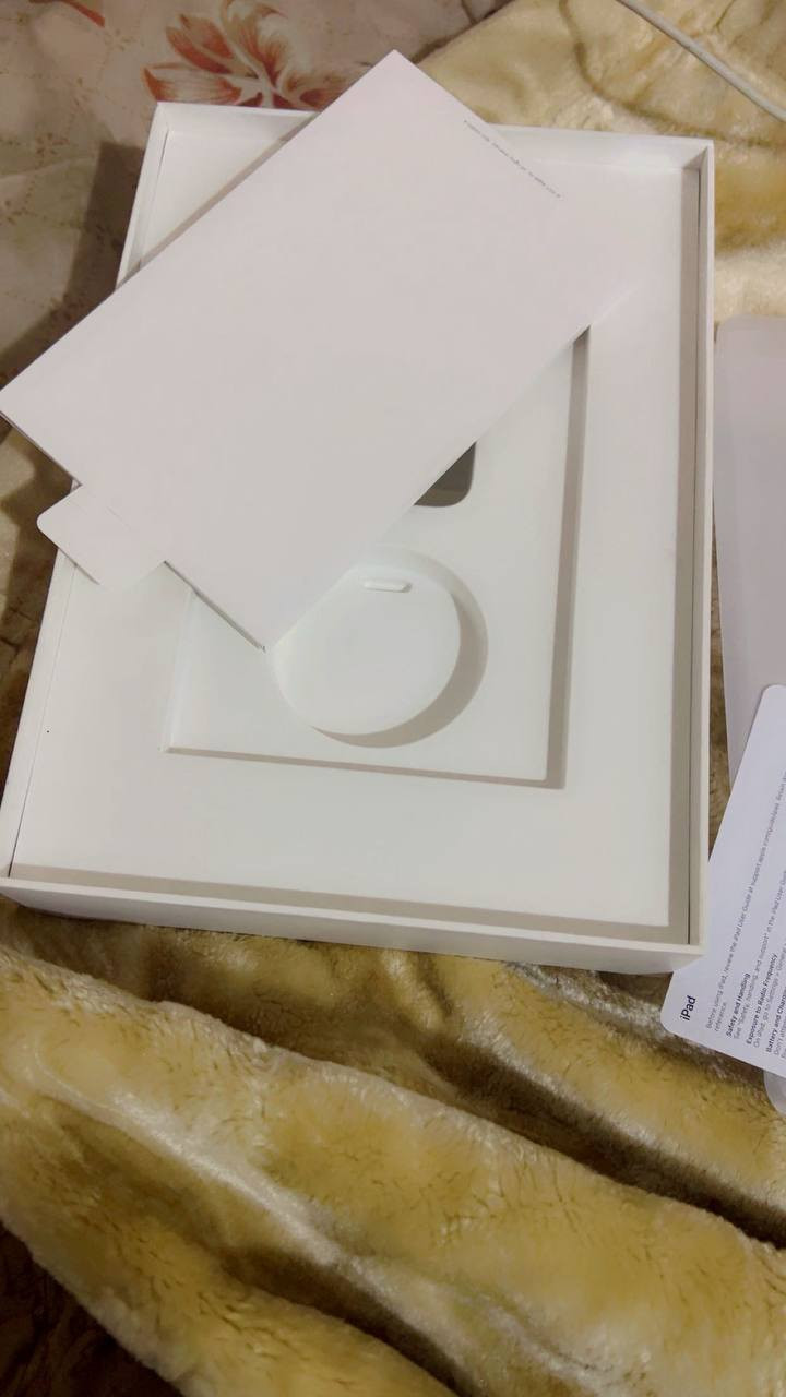 السلام عليكم 
ايباد 9.
ذاكرا 64
بطاريه  مفاحصهة بس يطول بحدود ال95
الجهاز مكفولل لا داخل تصليح ولا مبدل بي شي  شخط مابي نضيف استخدامه فقط دراسه 
 غراضه كارتونه  ولزكات الداخليه الي يجن وياء.  
لزكه شاشه 
كفر  دفتري  
سعر 275بي مجال قليل كلشش كلشش  
مكاني بغداد  ( فلكه حي النصر) لمو شراي لا يكسررر رجائن


**إذا كنت صاحب هذا الإعلان وتريد حذفه لأي سبب، رجاءا أرسل رسالة إلى الدعم الفني**