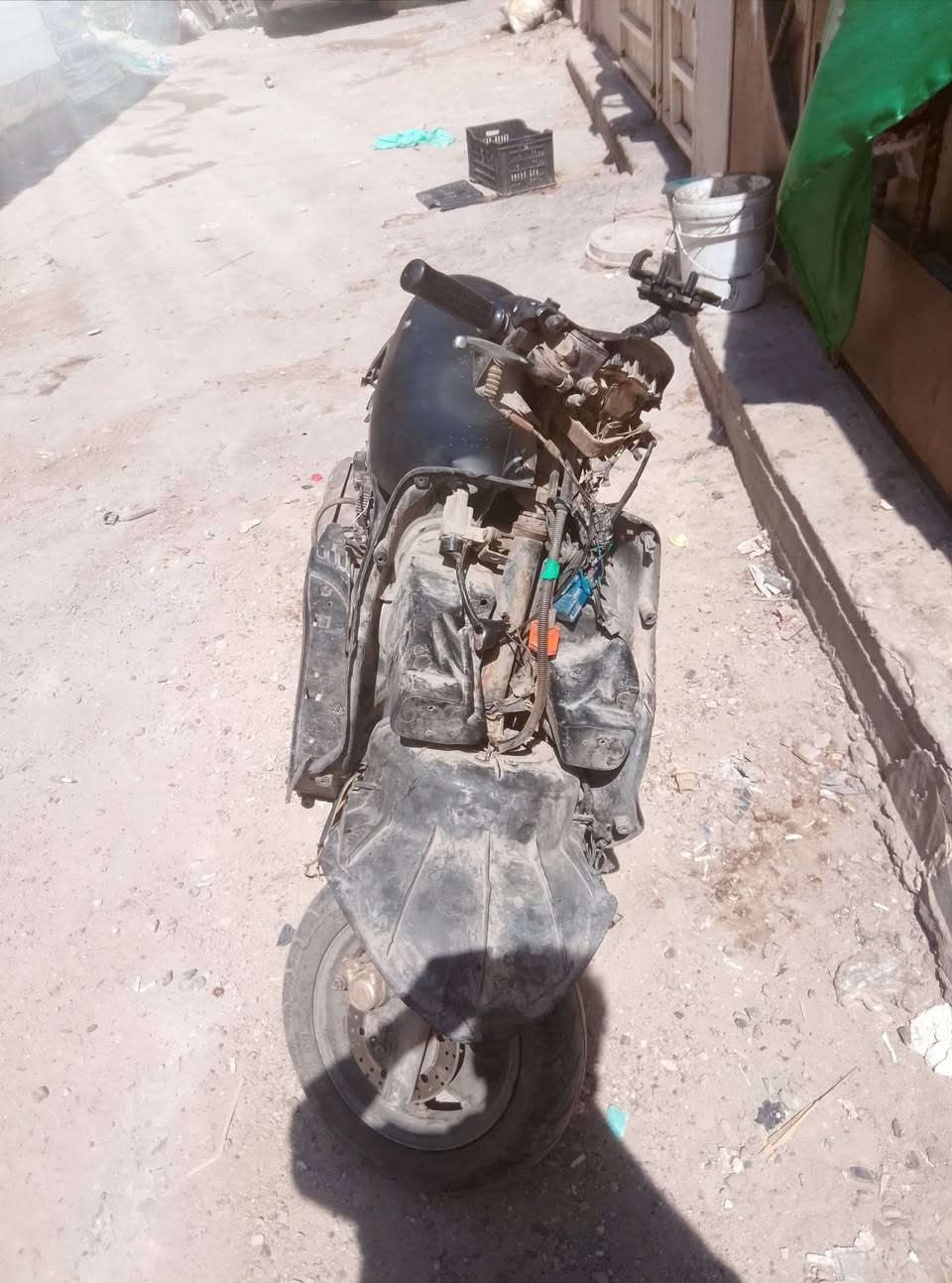 دراجه دولفين كفراته موجوده كلهن الدراجه ابيعلكياه كومه حديد والدراجه عوزه جوزه وكهرباياته كله شغاله بس اجفت وتامشي وسعره 100 ومكاني حي النصر ***********
